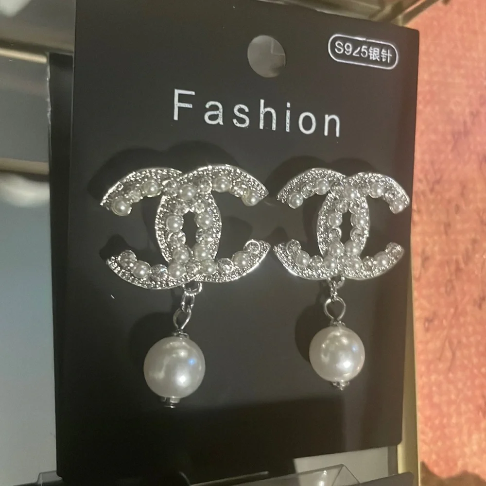 🆕 Bundle of Fashion Earrings - Picture 3 of 7